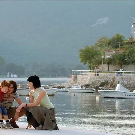 In Bartici With Kitchen Holiday home *